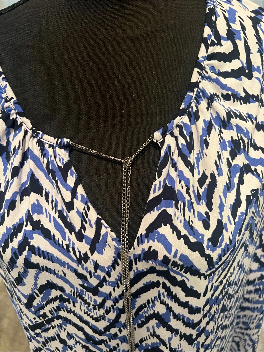 Jones New York Blue & White Abstract Print Sleeveless Top with Zip Detail - Picture 4 of 9